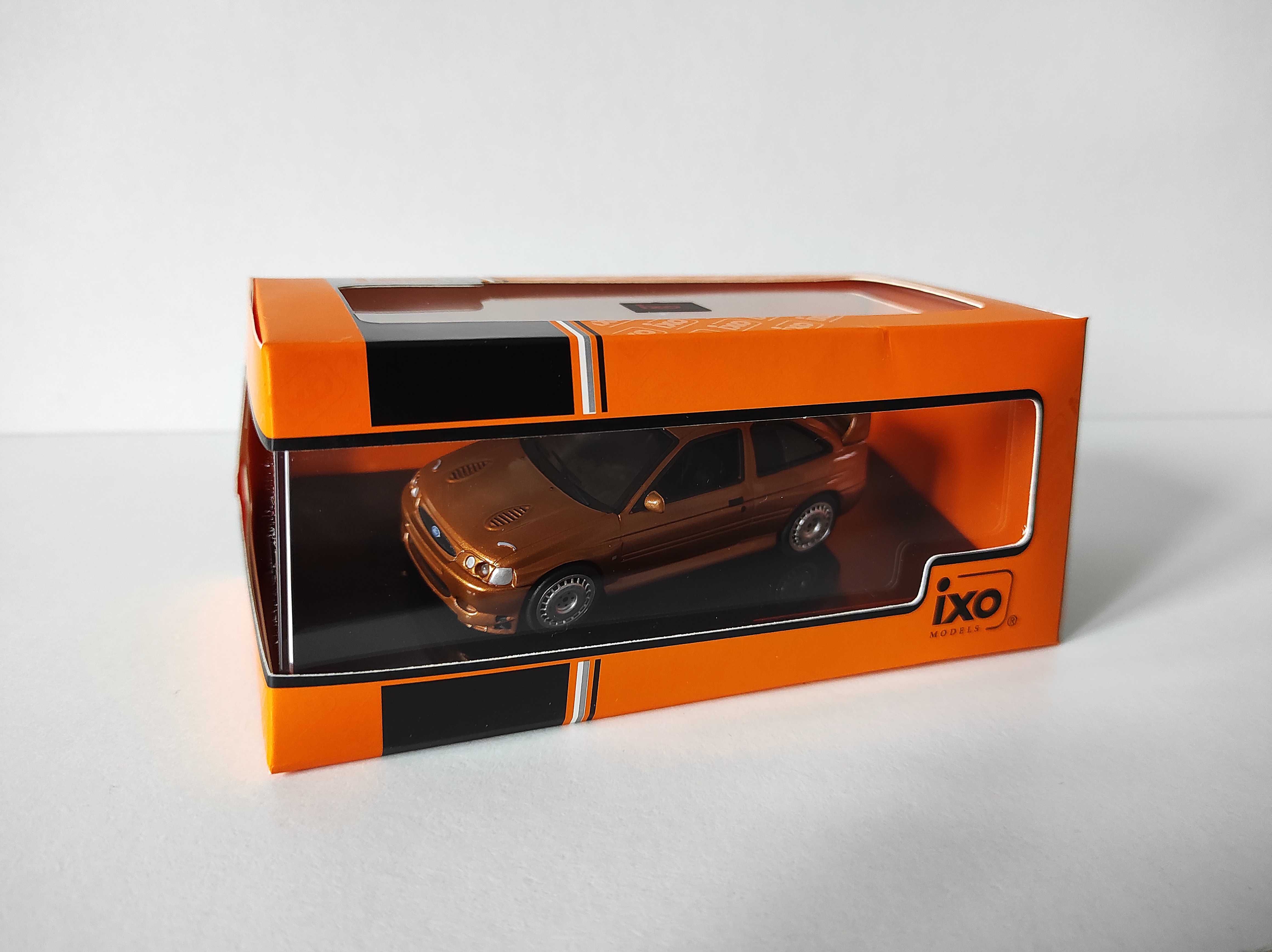 Ford Escort RS Cosworth Custom (1992) 1:43 IXO