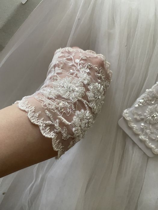 Сукня весільна пишна біла