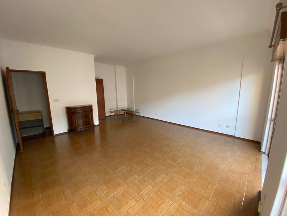 Apartamento T2 junto à Gare do Oriente e Moscavide