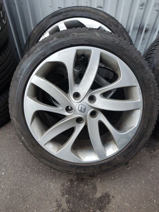 Продам диски Renault 5*114,3 R 18 разом з шинами 225/45 R18 Continenta