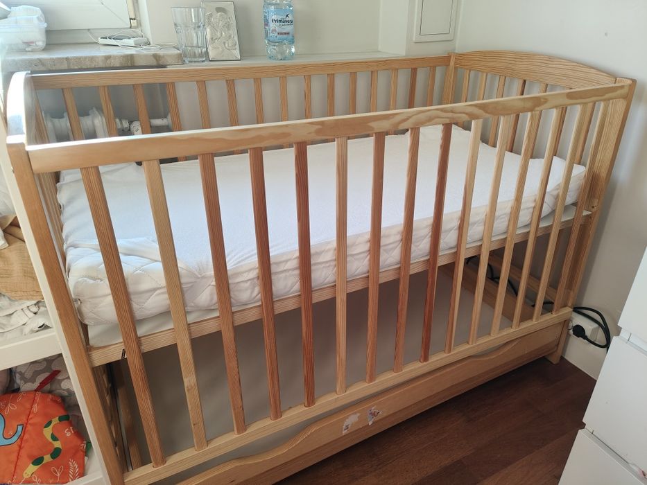 Sosnowe Łóżeczko niemowlęce z szufladą