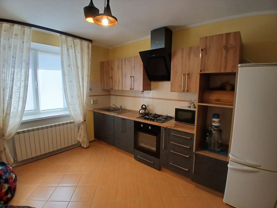 Продам 4 кім. квартиру в центрі