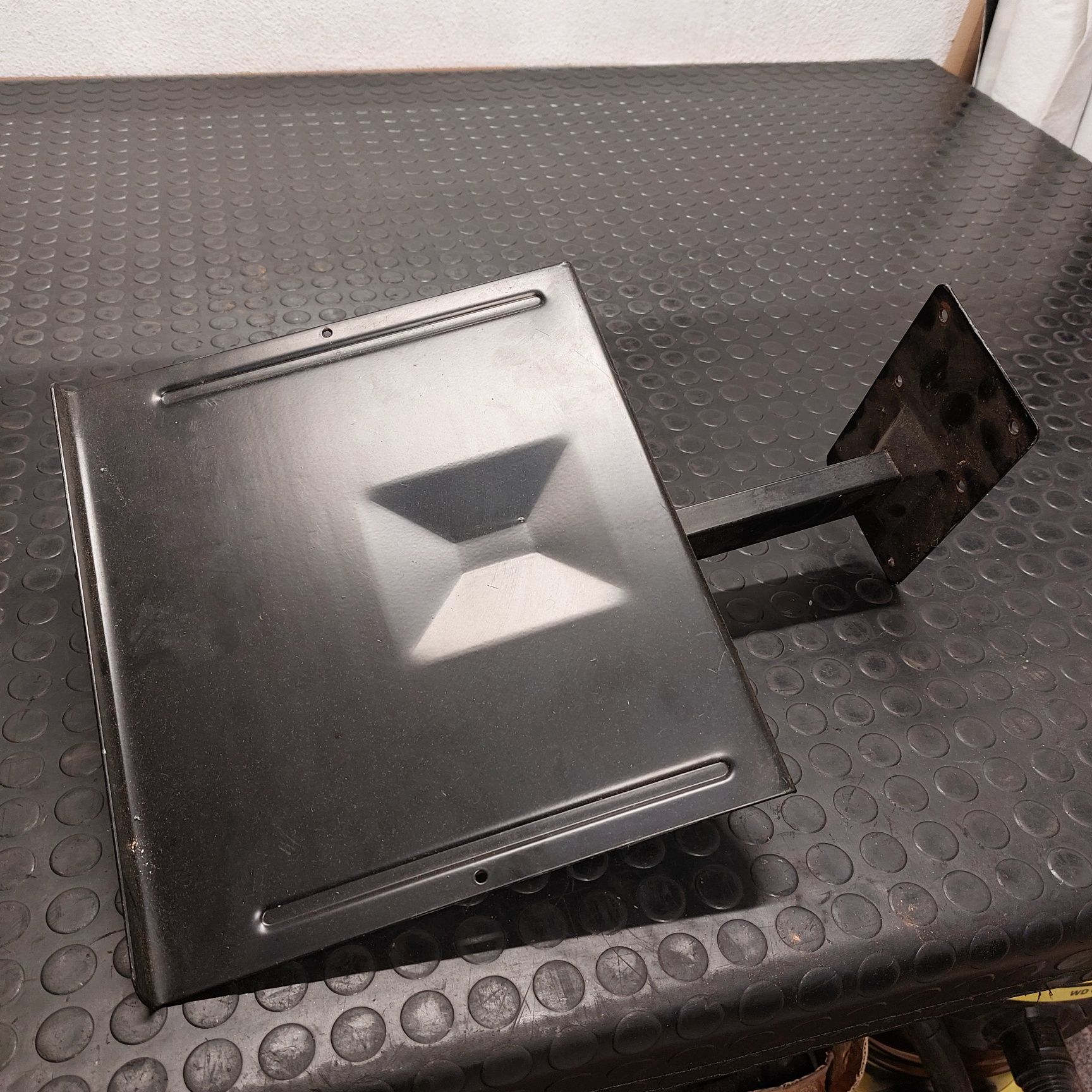 Suporte de parede para televisão vintage