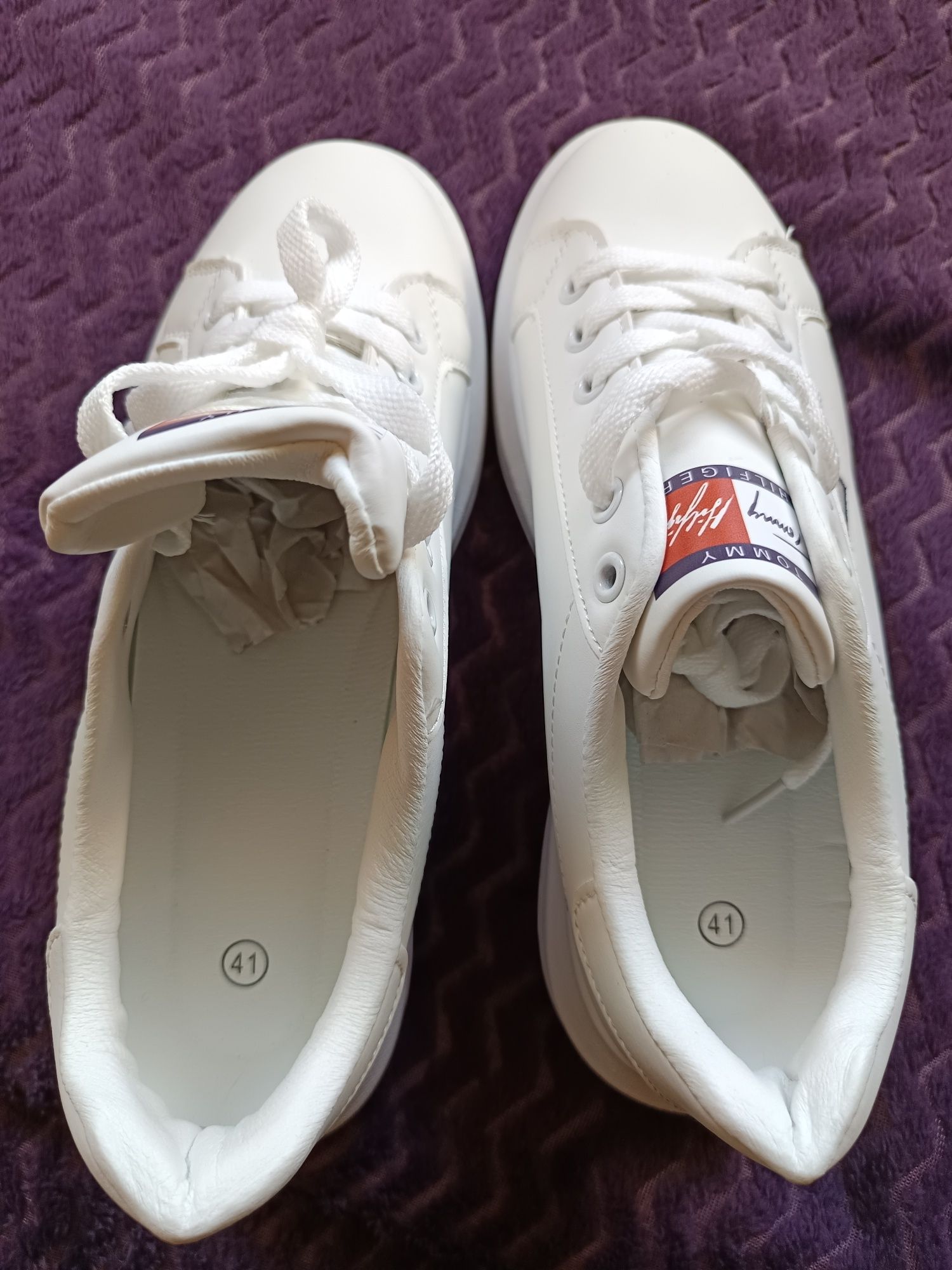 Buty 41 z logo firmy Tommy Hilfiger