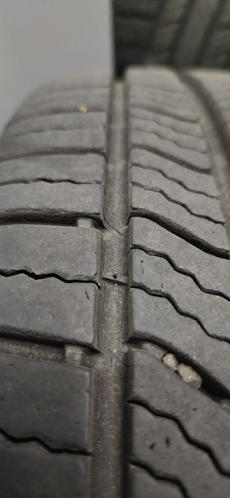 Шини  Michelin defender 2 205 55 16 всесон як нові