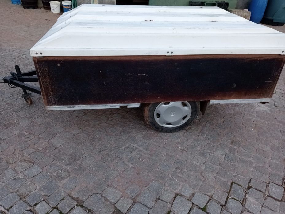 Reboque atrelado carro