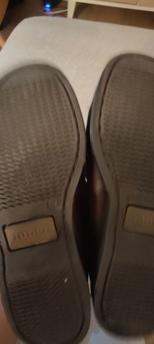 Sapatos castanhos de rapaz 34