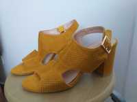 Nowe sandały na słupku żółte Musztardowe 38