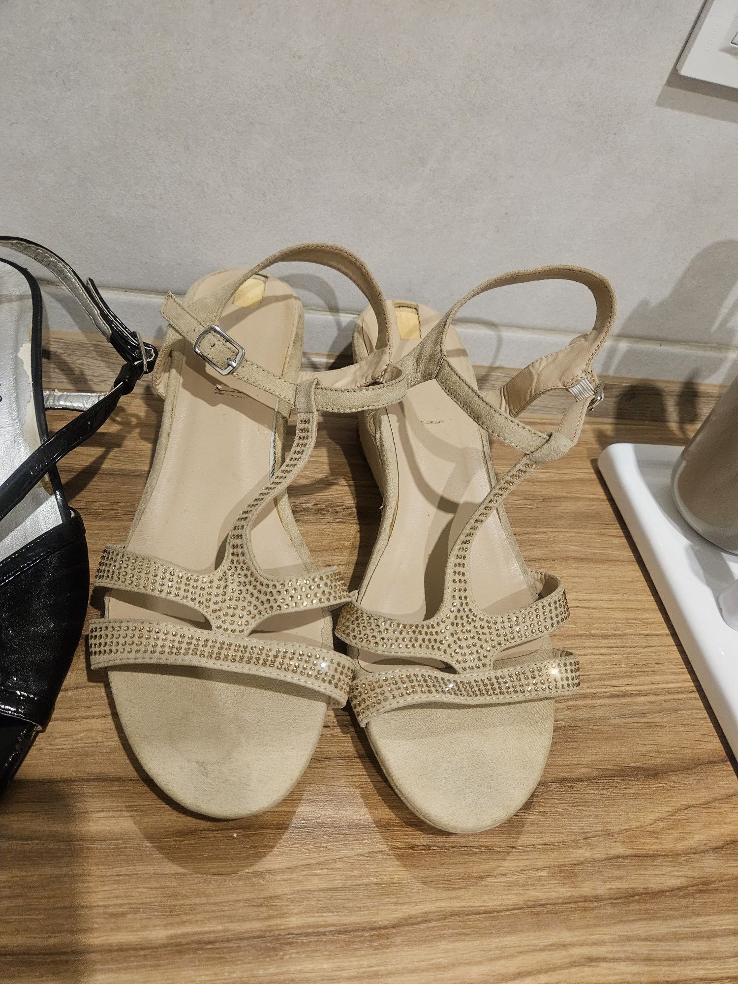 Buty na obcasie 40