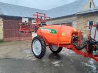 Opryskiwacz ciągany agrola 2000l/18 m