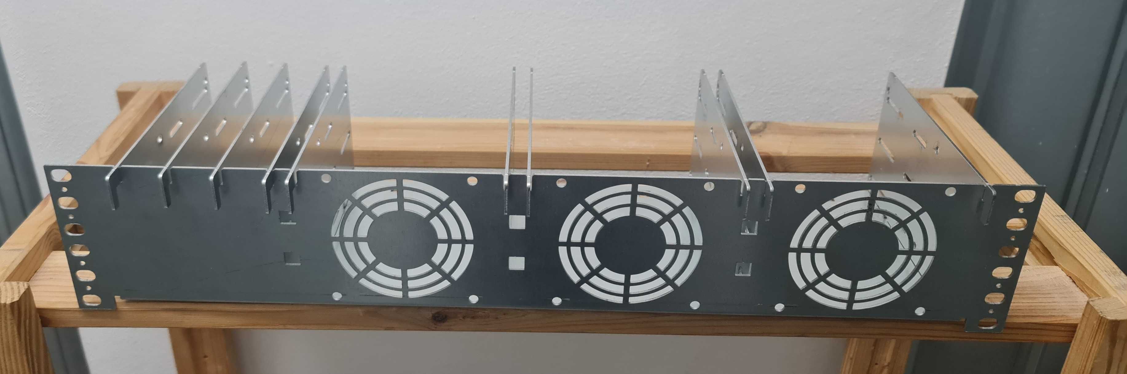 Uchwyt na dyski do szafy RACK 19 cali. 9 x HDD + 4 x SSD , 3 x FAN 80