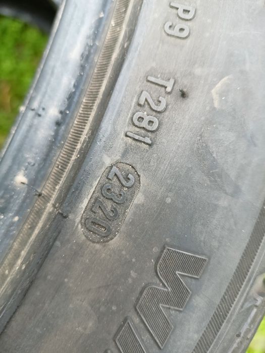 235/45 R19 Pirelli Sottozero 3 2020r. 6mm.  Para 370zł