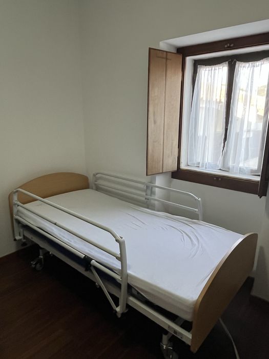Cama articulada elétrica com colchao anti-escara -JMS
