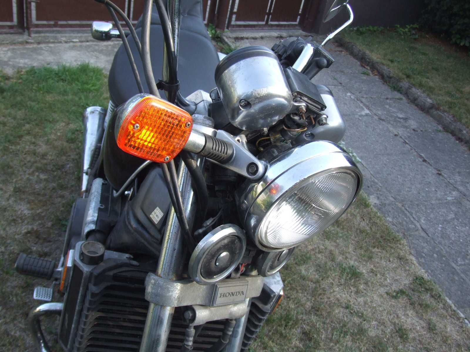 Honda VF 750 C Magna '83 rama z dokumentami i inne części