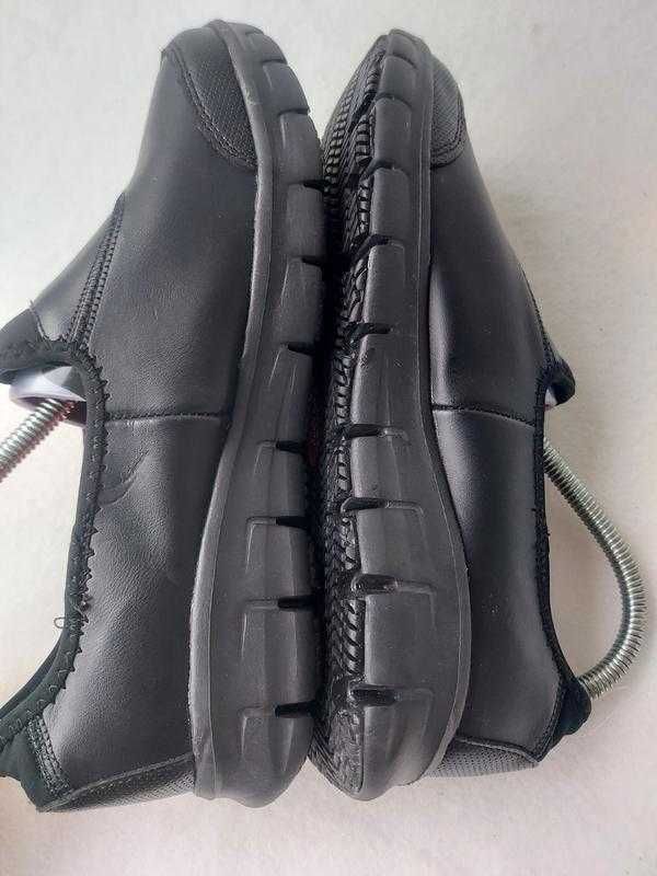Жіночі мокасини робоче взуття skechers sure track slip-on