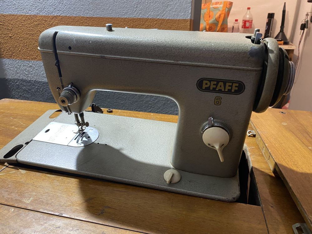Máquina de Costura PFAFF