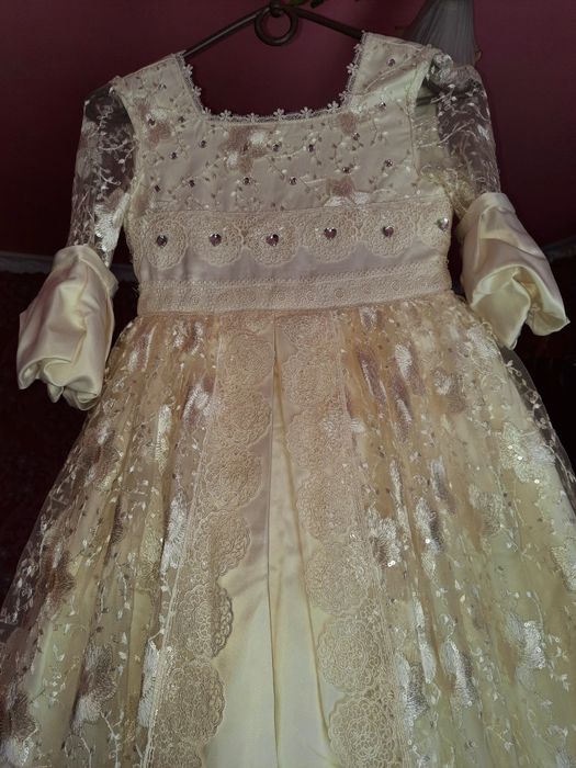 Продам гарну святкову сукню
