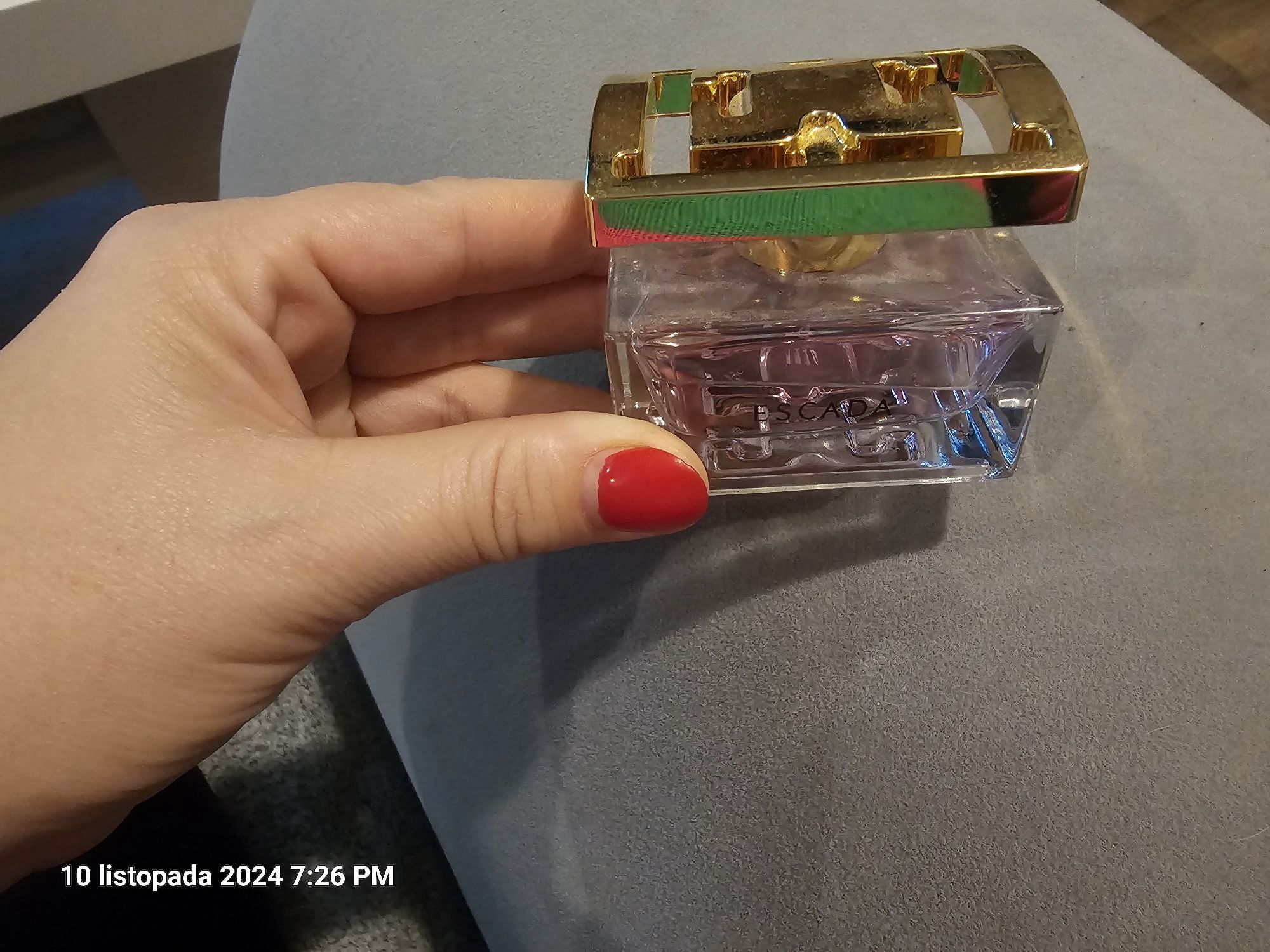 Perfum    escada
