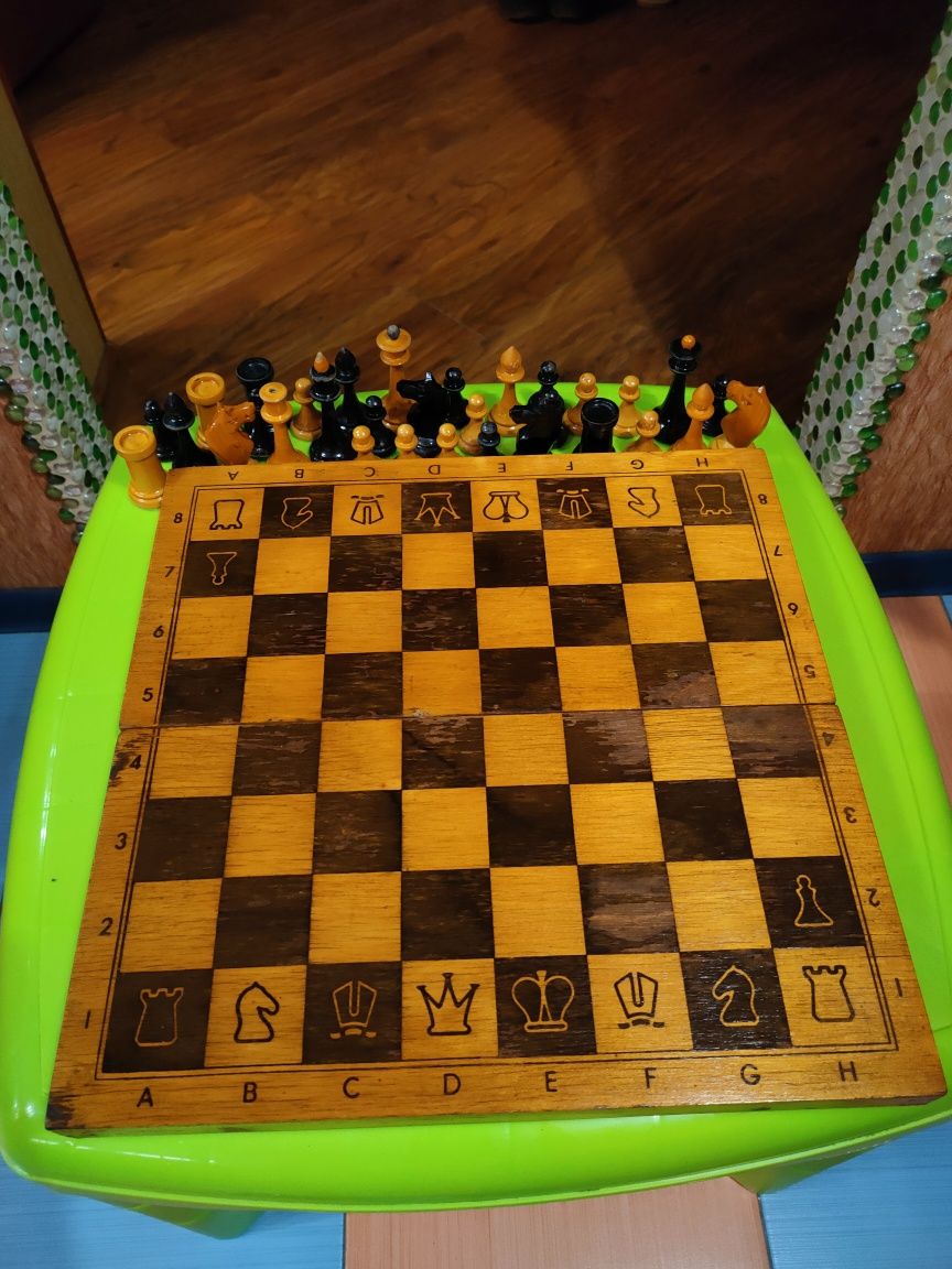 Интересный старый комплект 60 годов деревянные шахматы 40х40 см.
