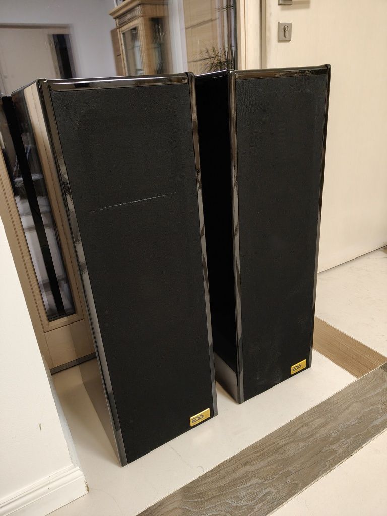 Kolumny głośnikowe USA ESS piano Black. Stan bardzo dobry.