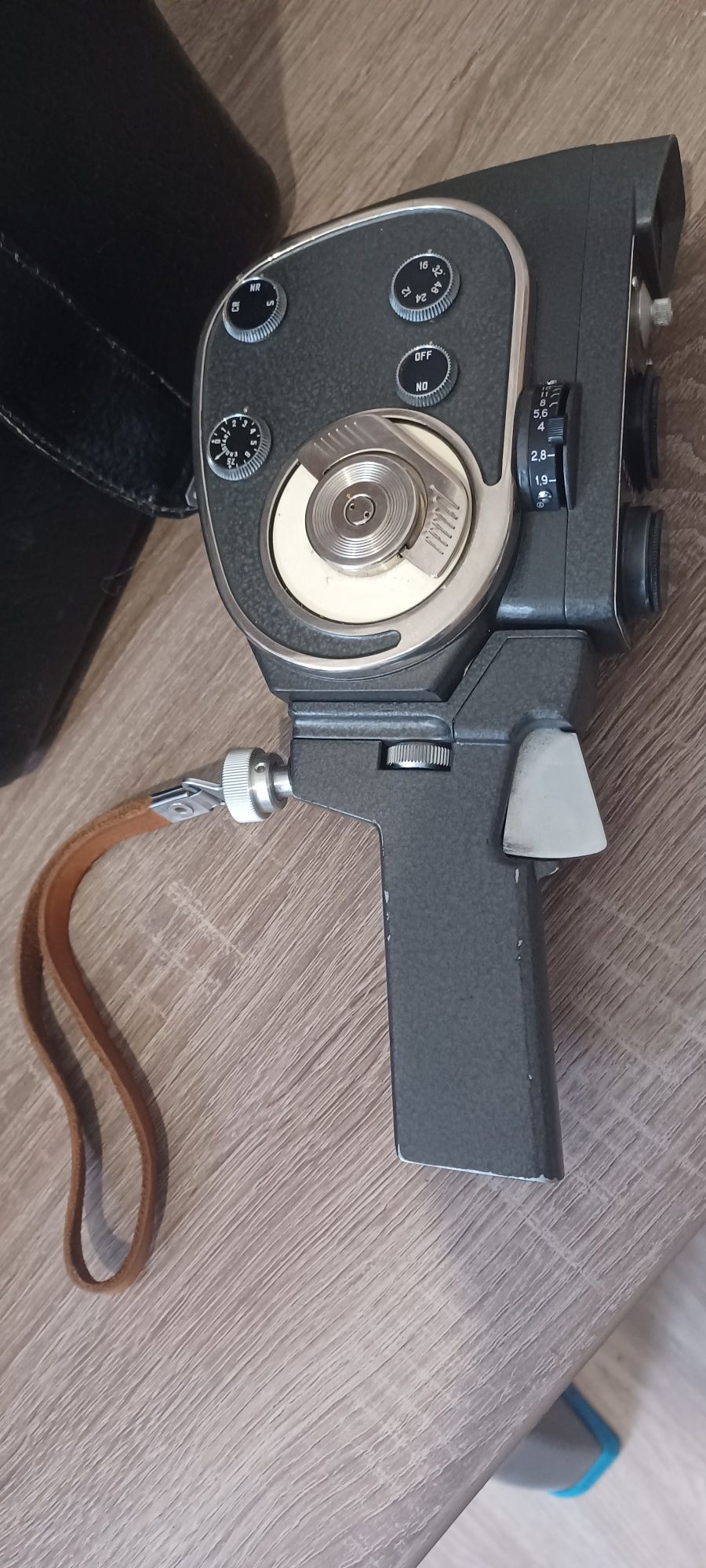 Stara kamera analogowa quarz 2-m