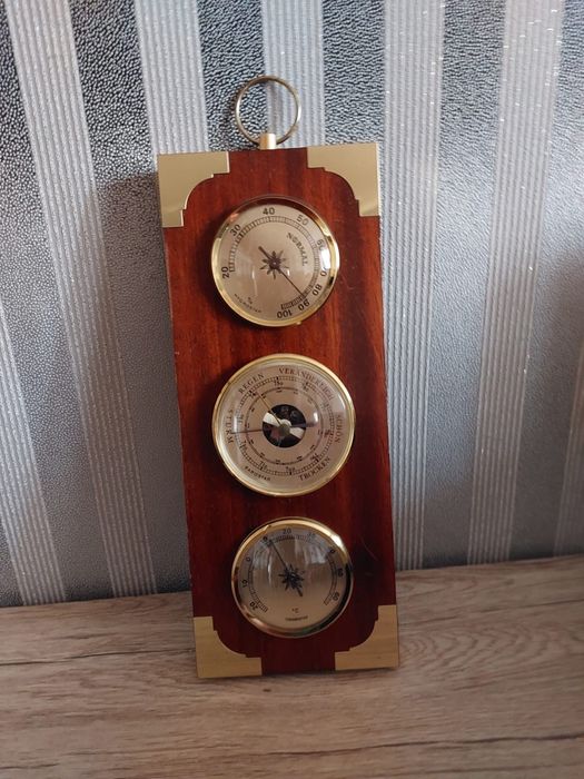 Stary barometer sprawny