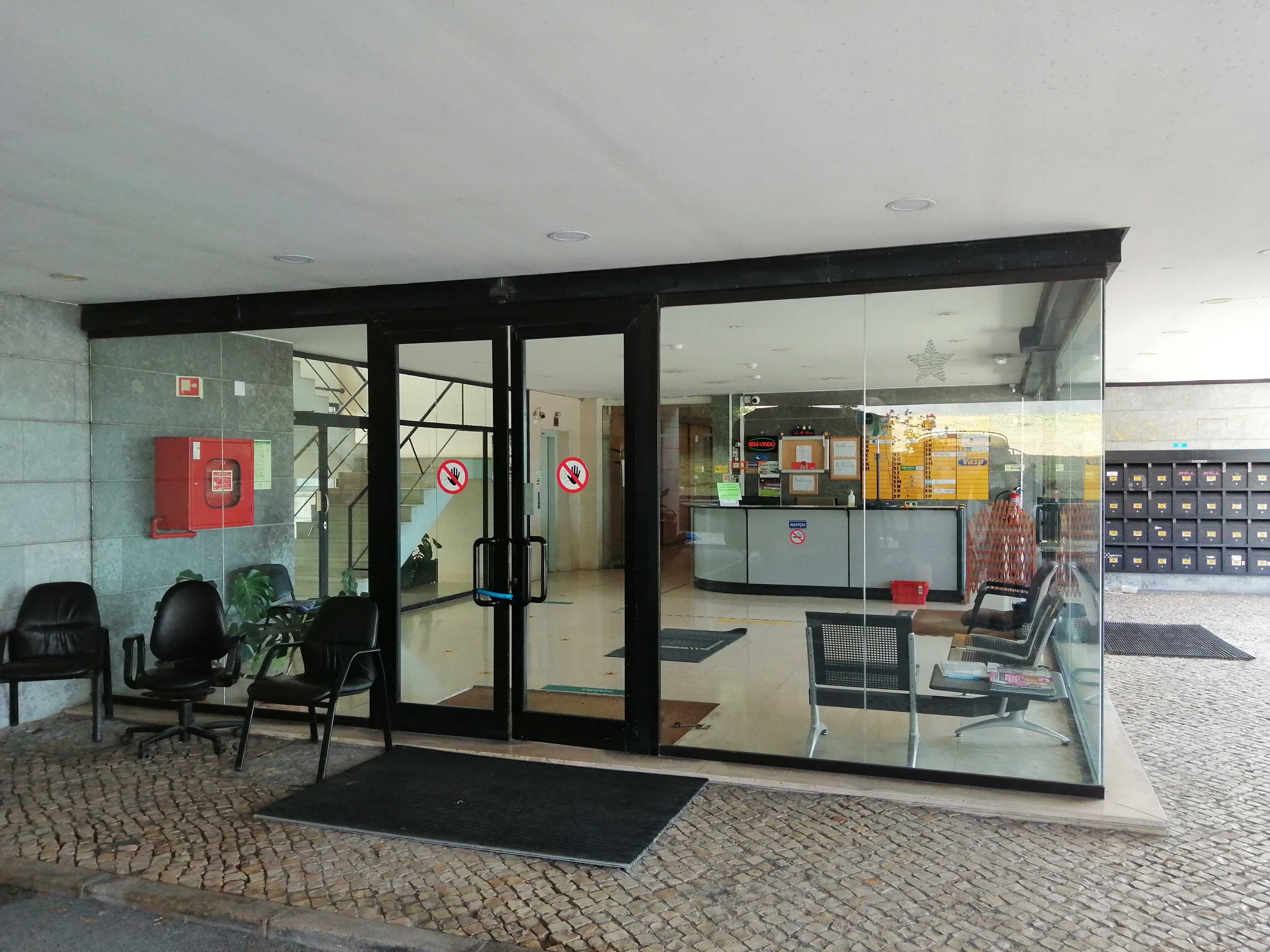 Estacionamento perto do Comboio de Monte Abraão