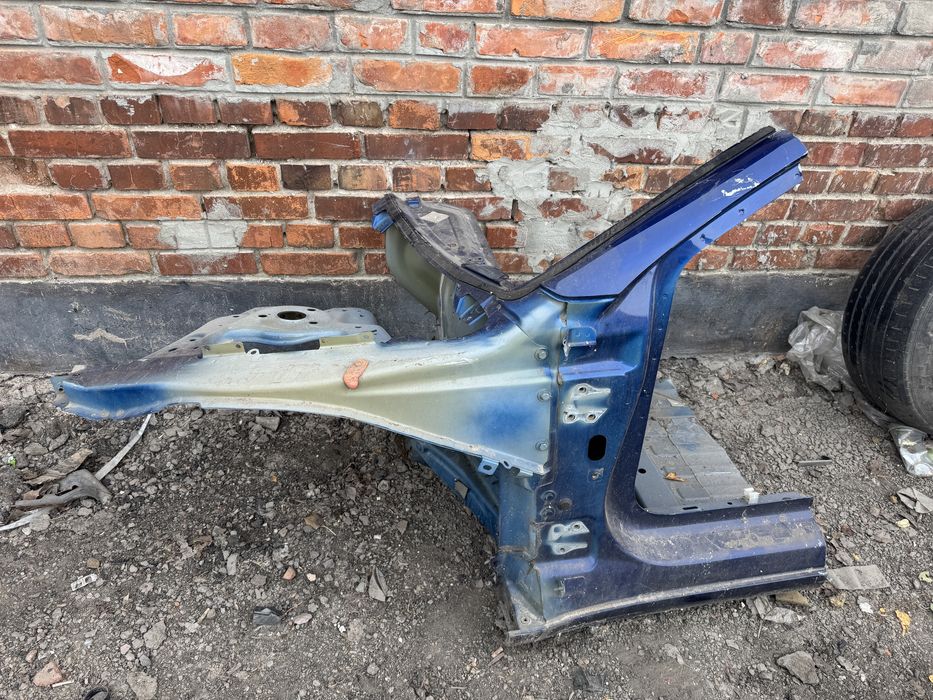 Передняя левая четверть Tesla model 3