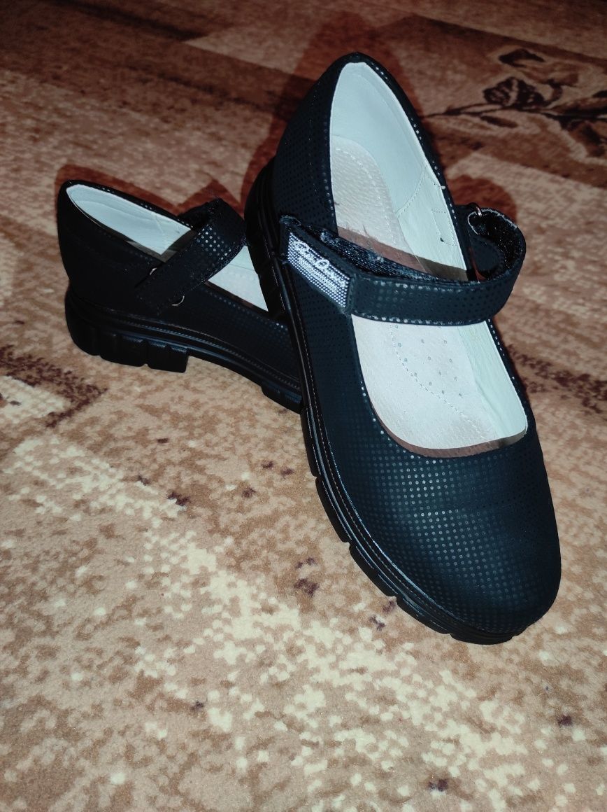 Продам туфлі - сандалі
