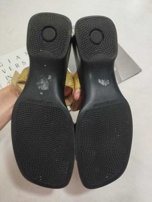 Кожаные бежевые шлепанцы босоножки на липучке принт под змею