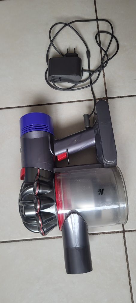 Dyson sv10 пылесос,робочий.