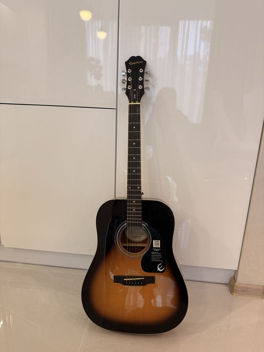 Пкустическая гитара Epiphone DIR-100VS