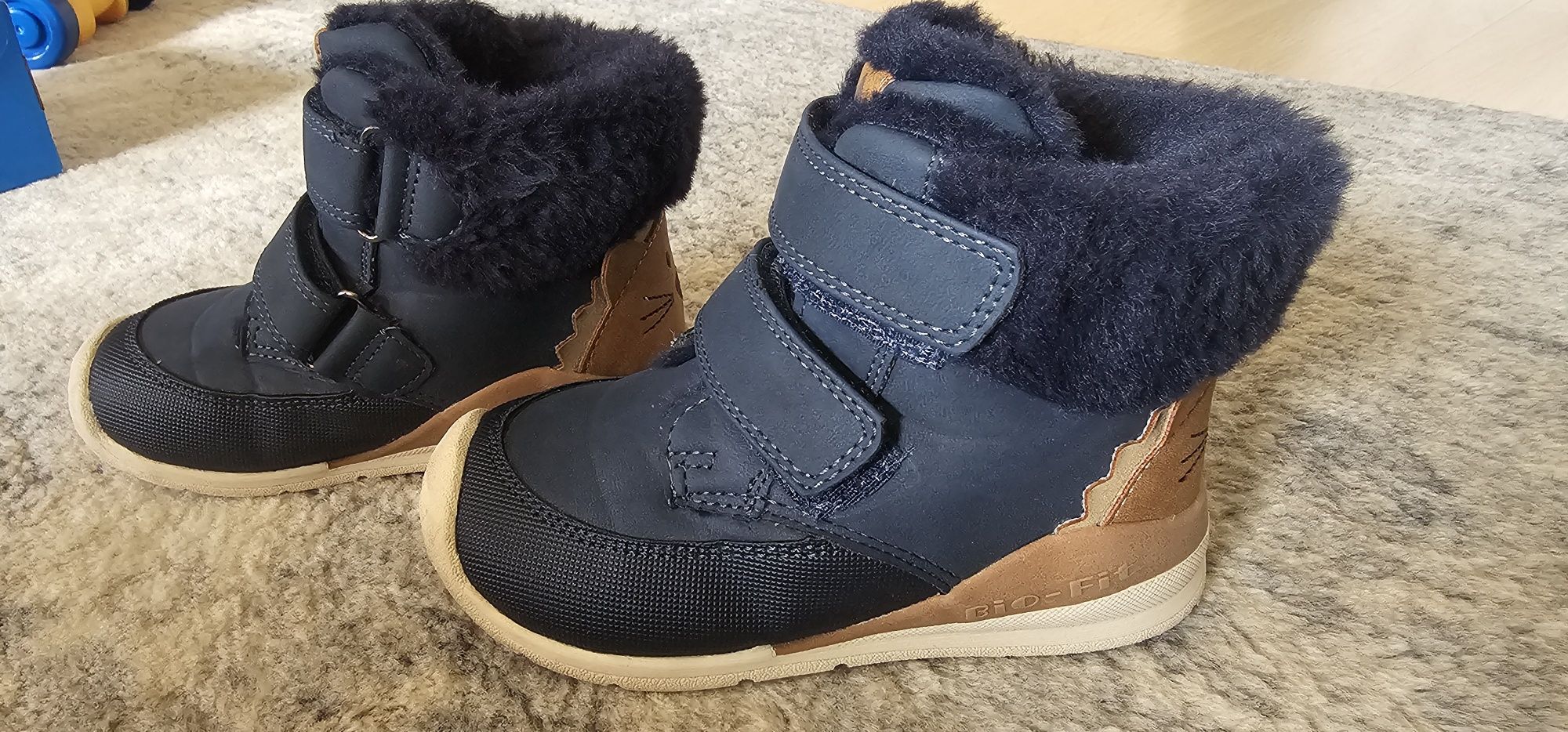 Buty chłopięce rozmiar 25, granatowe. SMYK