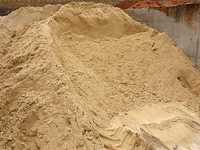 Доставка песка по Днепру и области самосвалами и в мешках