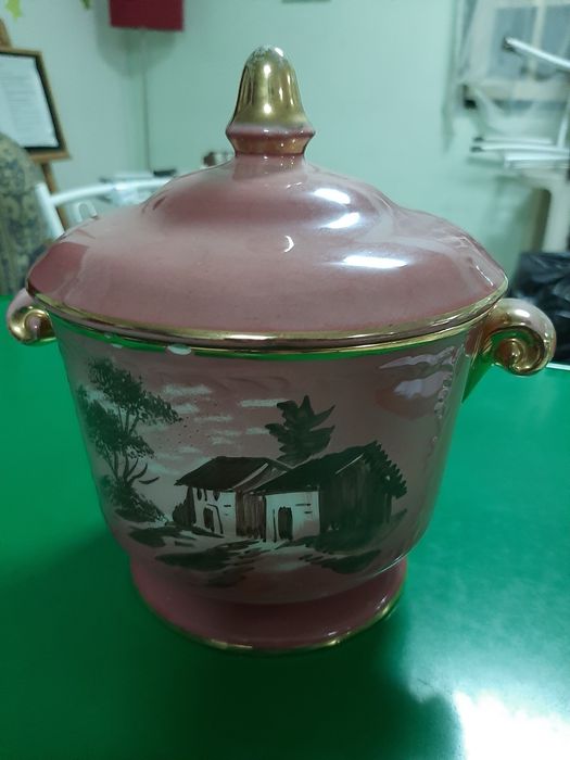 Peça antiga pintada à mão
