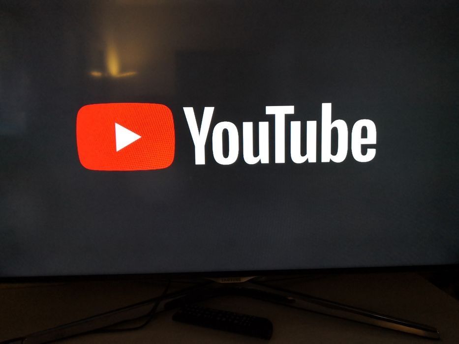 Telewizor marki Samsung 40 cale Smart TV WiFi YouTube pilot