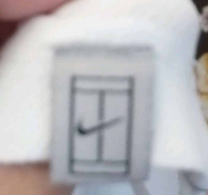 Назва:Біла футболка "Nike"
Опис: футболка для спорту,гри у футбол
Без
