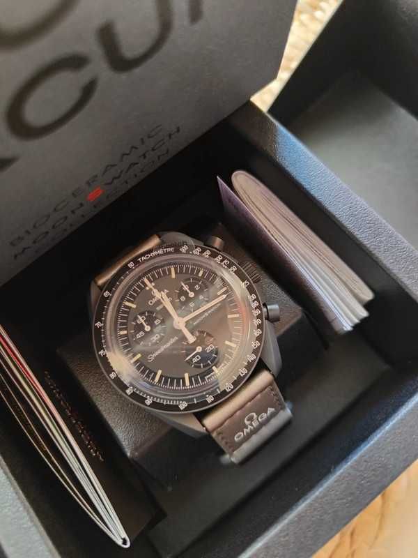 Omega x Swatch SO33A100 – Merkury w Staliowym Odcieniu