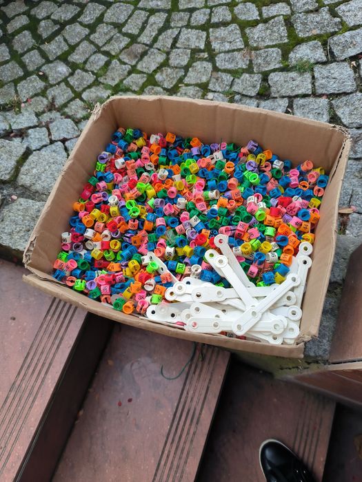 Mam do sprzedania karton koralikow rozmiarowych