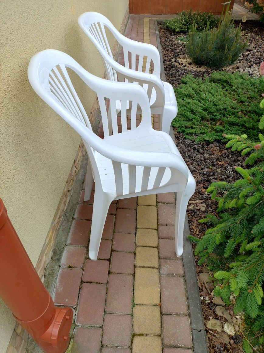 Krzesła do ogrodu plastikowe
