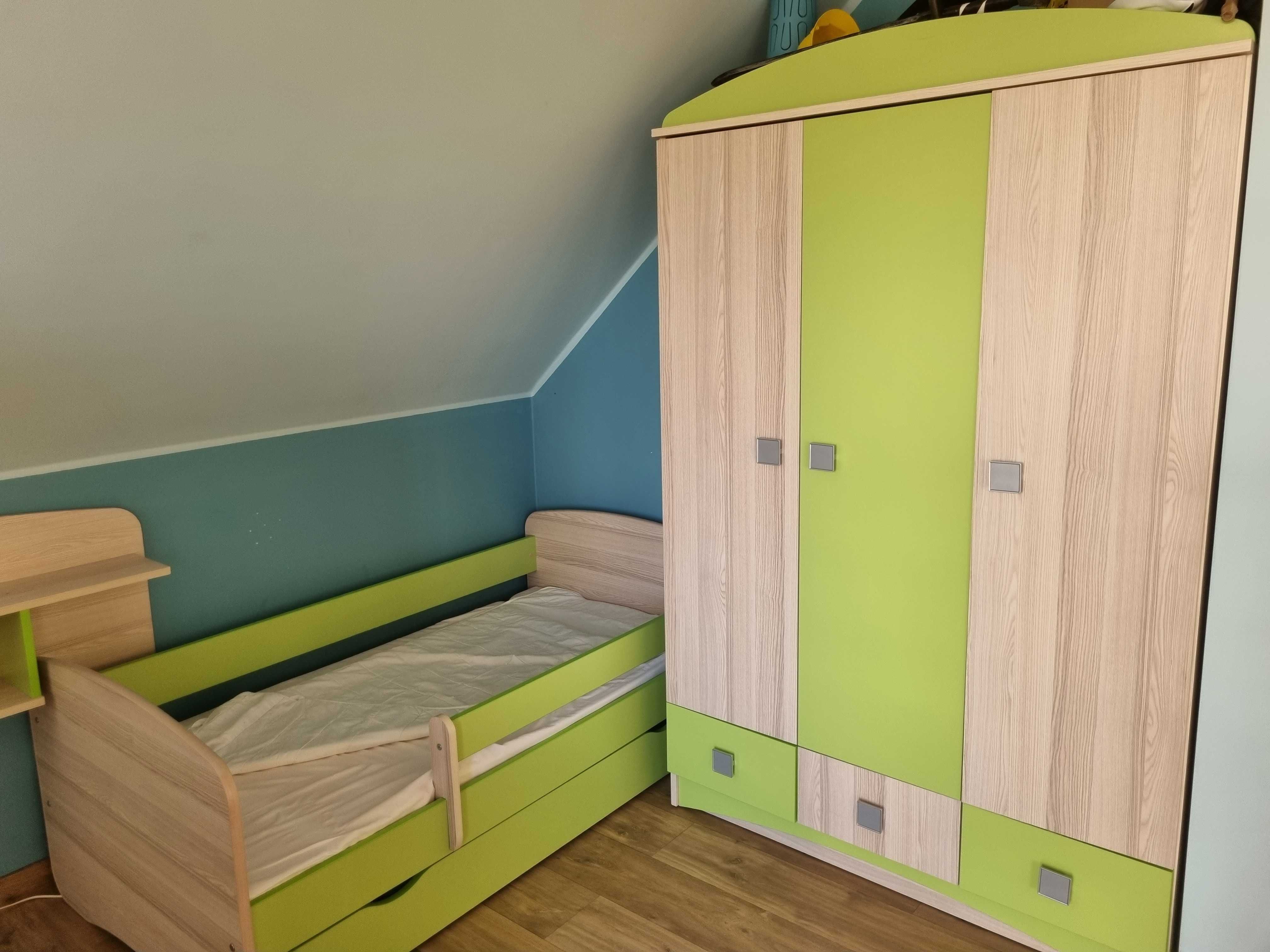Komplet mebli dziecięcych z łóżkiem i materacem