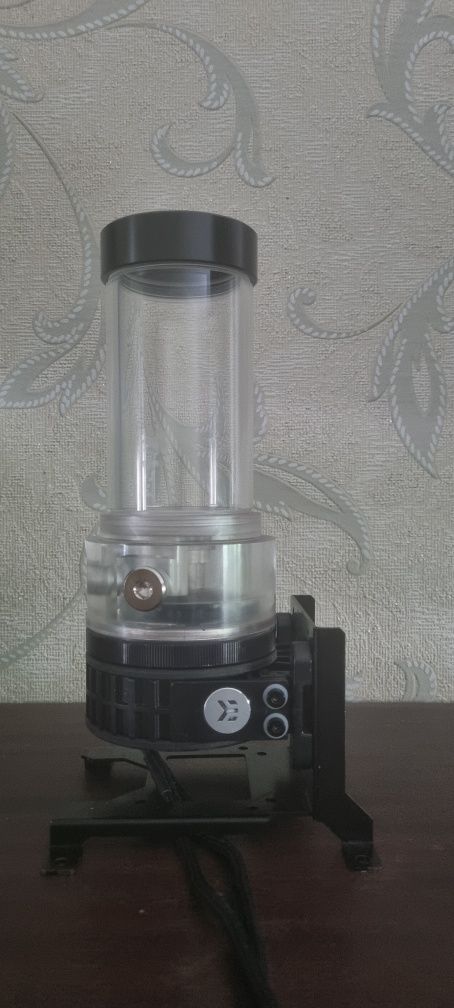 Продам помпу EKWB Quantum Kinetic D5