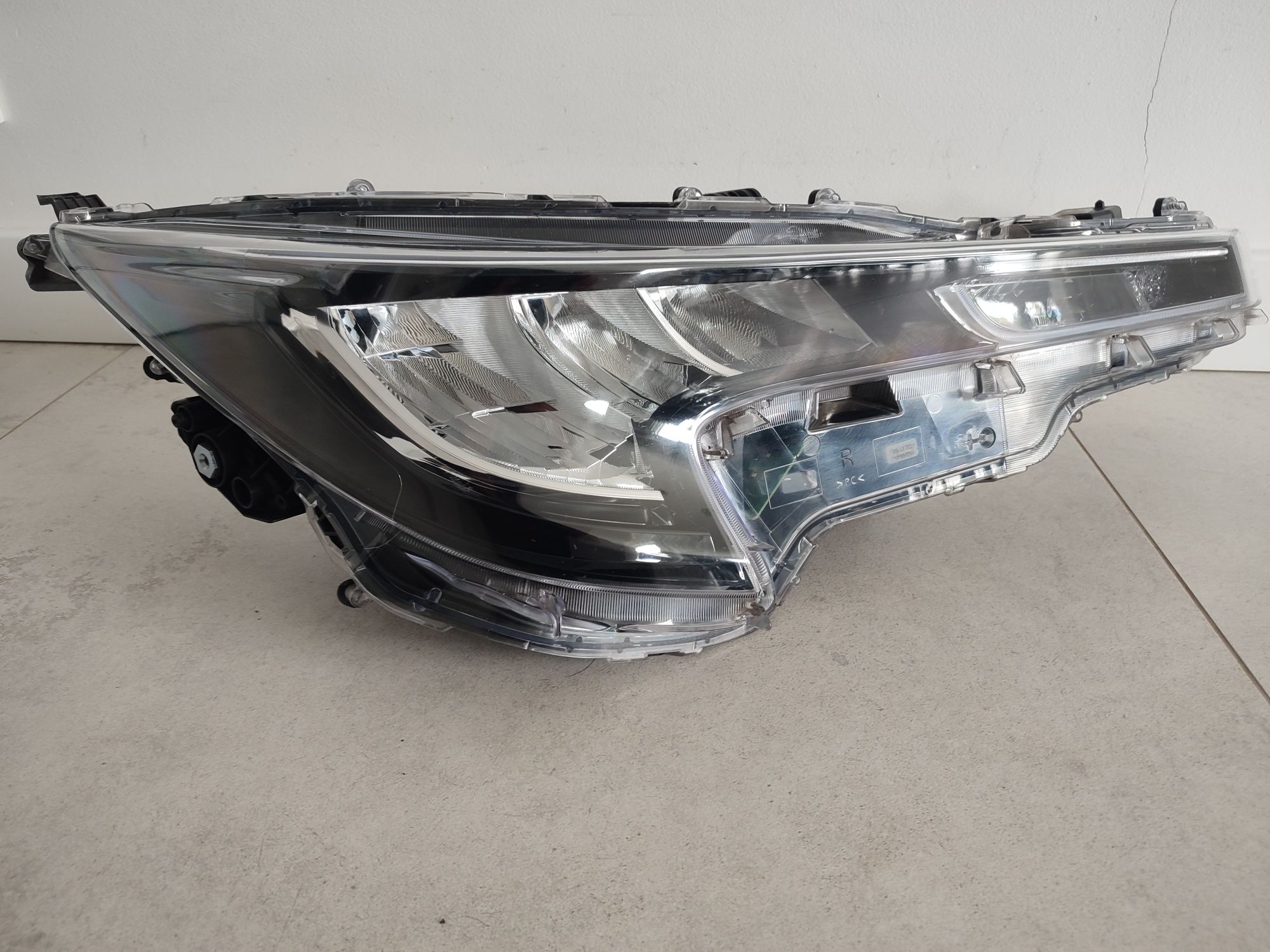 Lampa Reflektor Prawy Przód Toyota Corolla E 210 Full Led 21r Oryginał