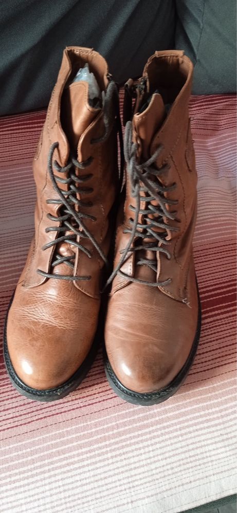 Duas Botas novas