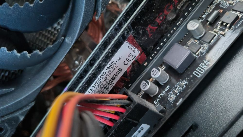 Komputer stacjonarny, praca, gry