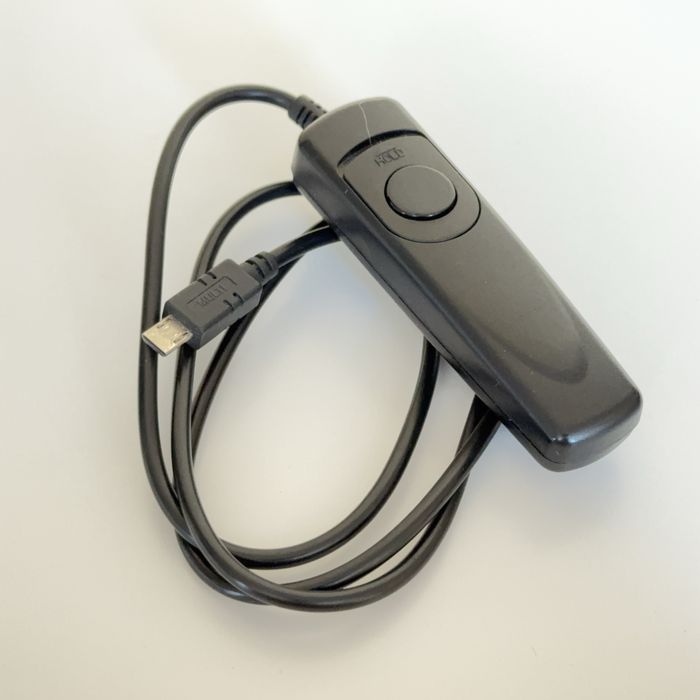 Wężyk spustowy do aparatów Sony.