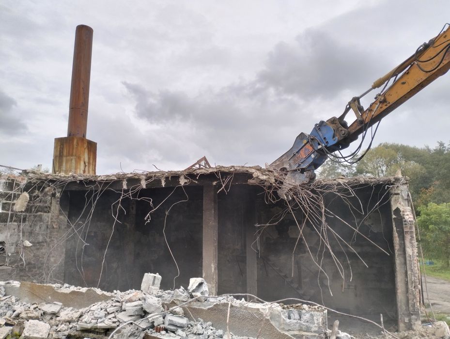 Wyburzenia budynków domów hal fundamentów rozbiórki szklarni kotłowni