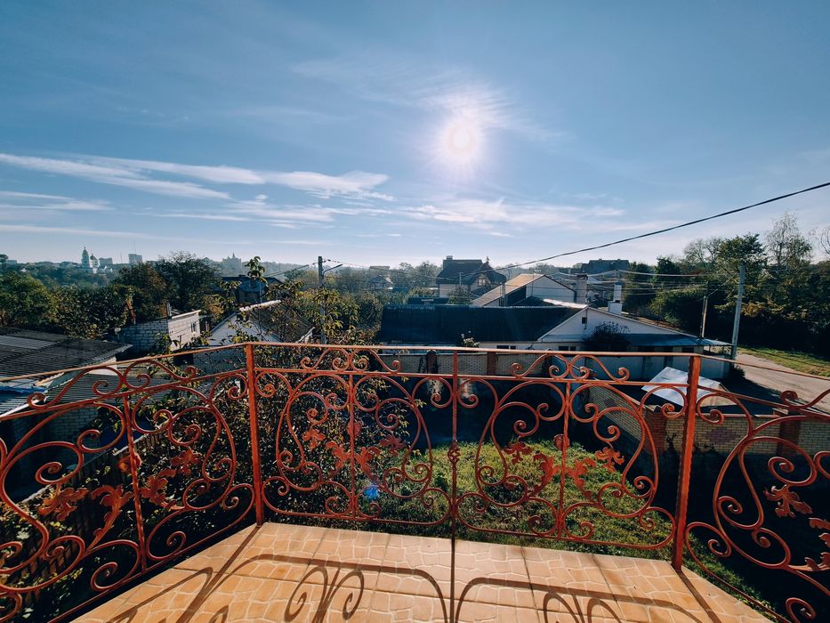 Новий окремий двоповерховий будинок з якісним ремонтом Центр р-н Подол