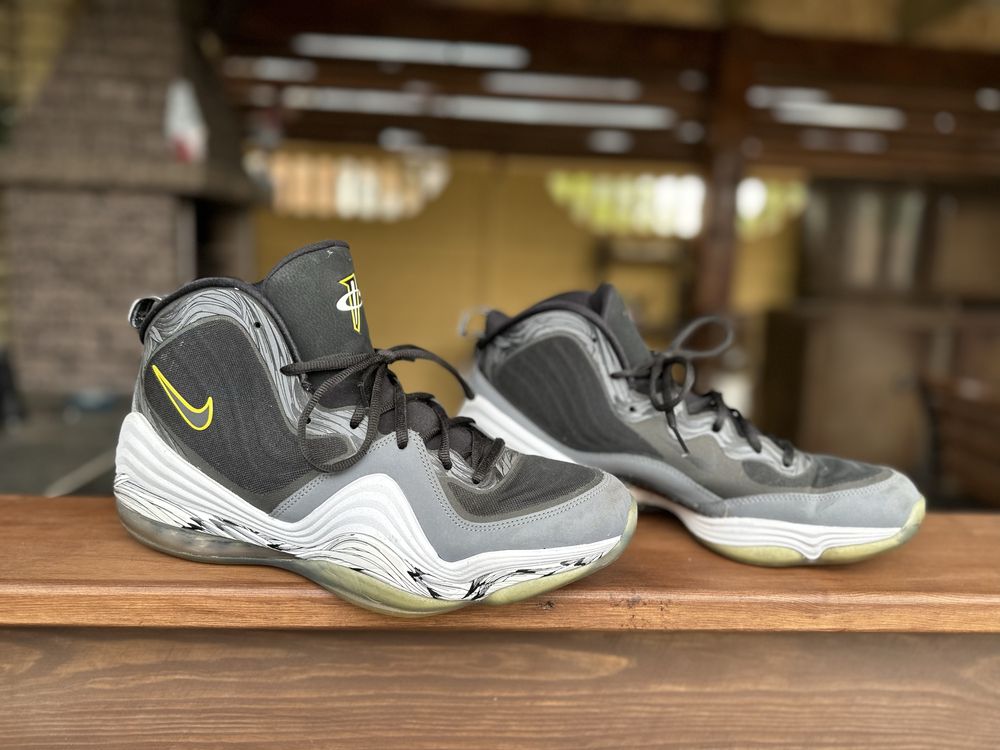 Баскетбольные кроссовки Nike LeBron X. Размер 46