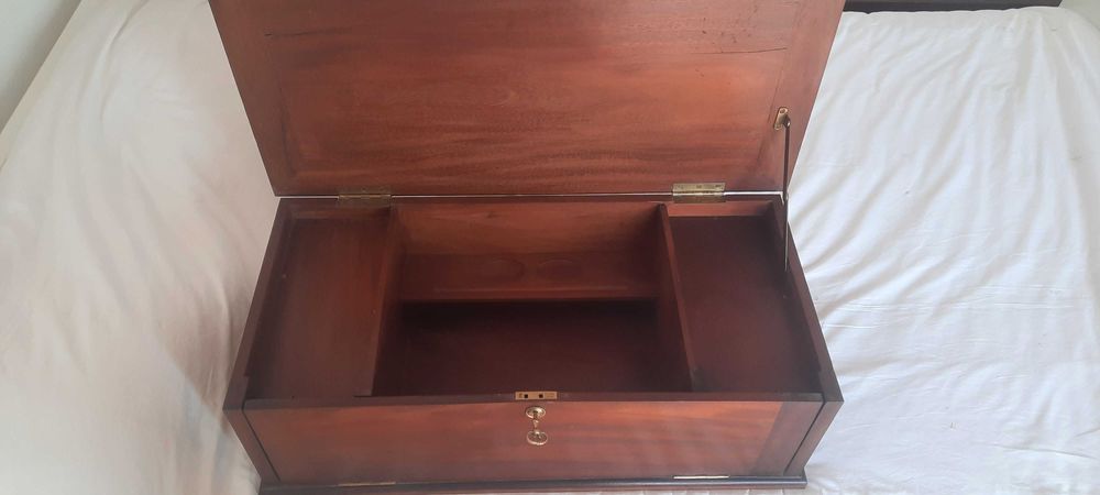 Caixa escritório em madeira de vinhático